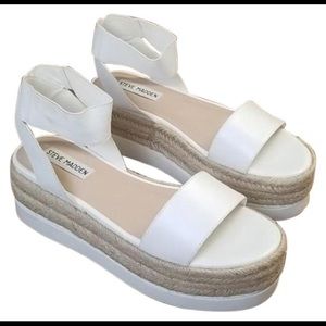 STEVE MADDEN KYLEE WHITE PLATAFORM SANDALS. 7.5